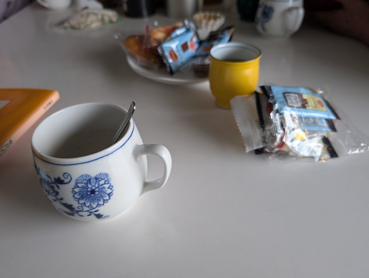 Rain_leading's tweet image. ライブの映像を流しながら、おばあちゃんとお母さんと3人でお茶会🎶

「推しってすごいね👏」(おばあちゃん談)

ほんとにすごいよ〜🎶

 #Penthouse