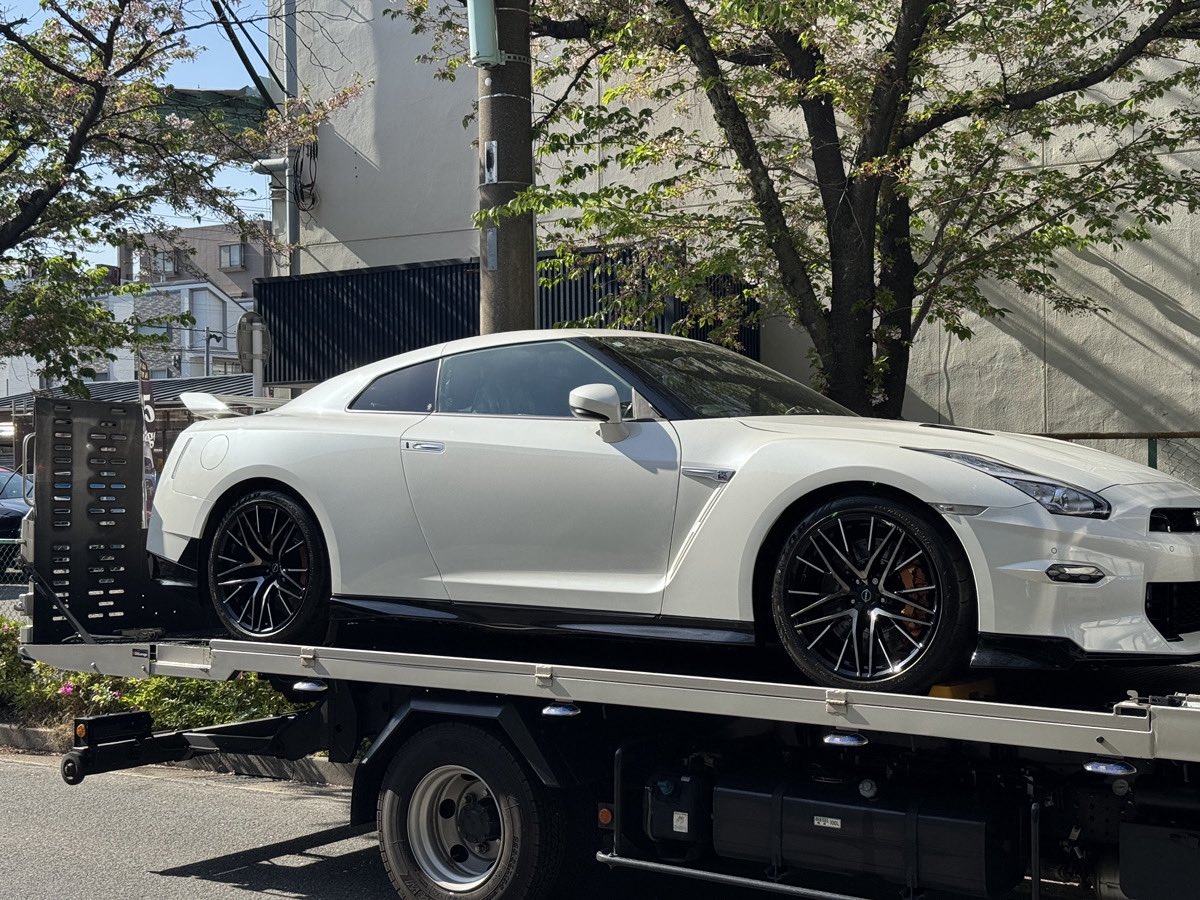 MishaCarbell's tweet photo. ハイパフォーマンスセンターへレッツゴー💨

安心して乗っていただけるように日産ハイパフォーマンスセンターでしっかりと整備🧰

#R35Garage 
#R35GTR 
#GTR 
#nismo https://t.co/nym8hWxVr8
