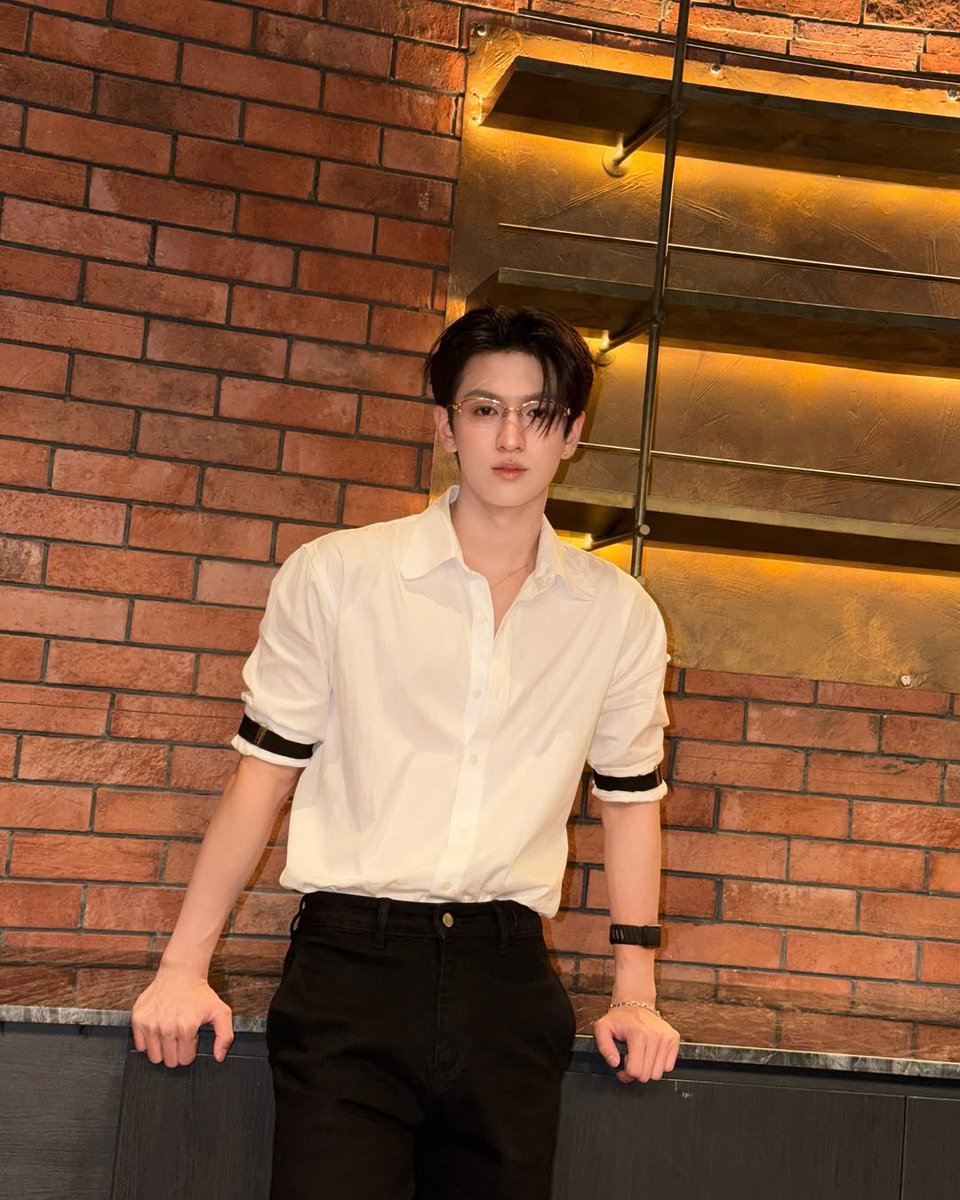 ลุคนี้โคตรดี หล่อไปหมดเลย หุ่นโคตรเริ่ด😍 รักพี่คิม2026
 #JINWOOKkim