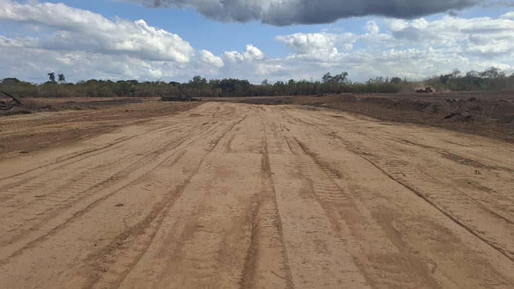 🚨☀️ Parque Solar Fotovoltaico #universidad2 
Se avanza con firmeza en el movimiento de tierra del parque fotovoltaico “Universidad 2”.   El trabajo de nuestros equipos marca el inicio de una obra que aportará energía limpia y sostenible.  
🌞 Compromiso con el futuro,