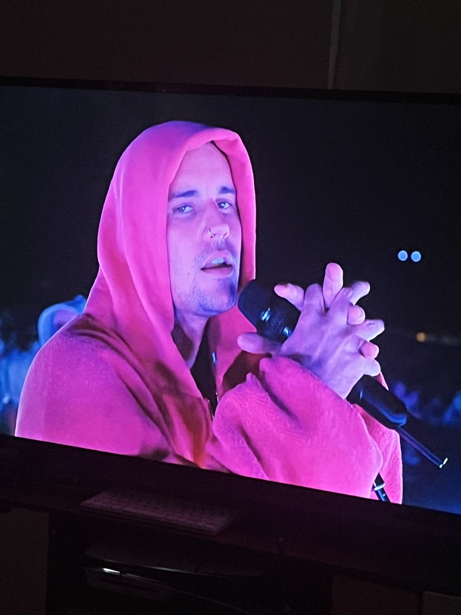 Chunchuness's tweet photo. That look 😍 #BIEBERCHELLA https://t.co/EAFNhD6SKE