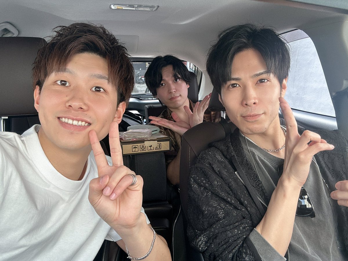 stLuck height tweet media