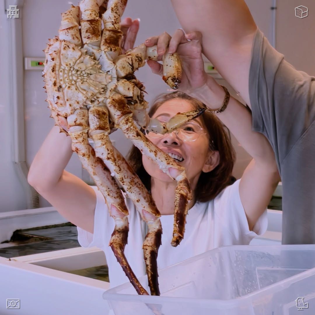 每一次品尝海南鸡饭都如同欢庆节日，其美味令人难以抗拒，让人欲罢不能。