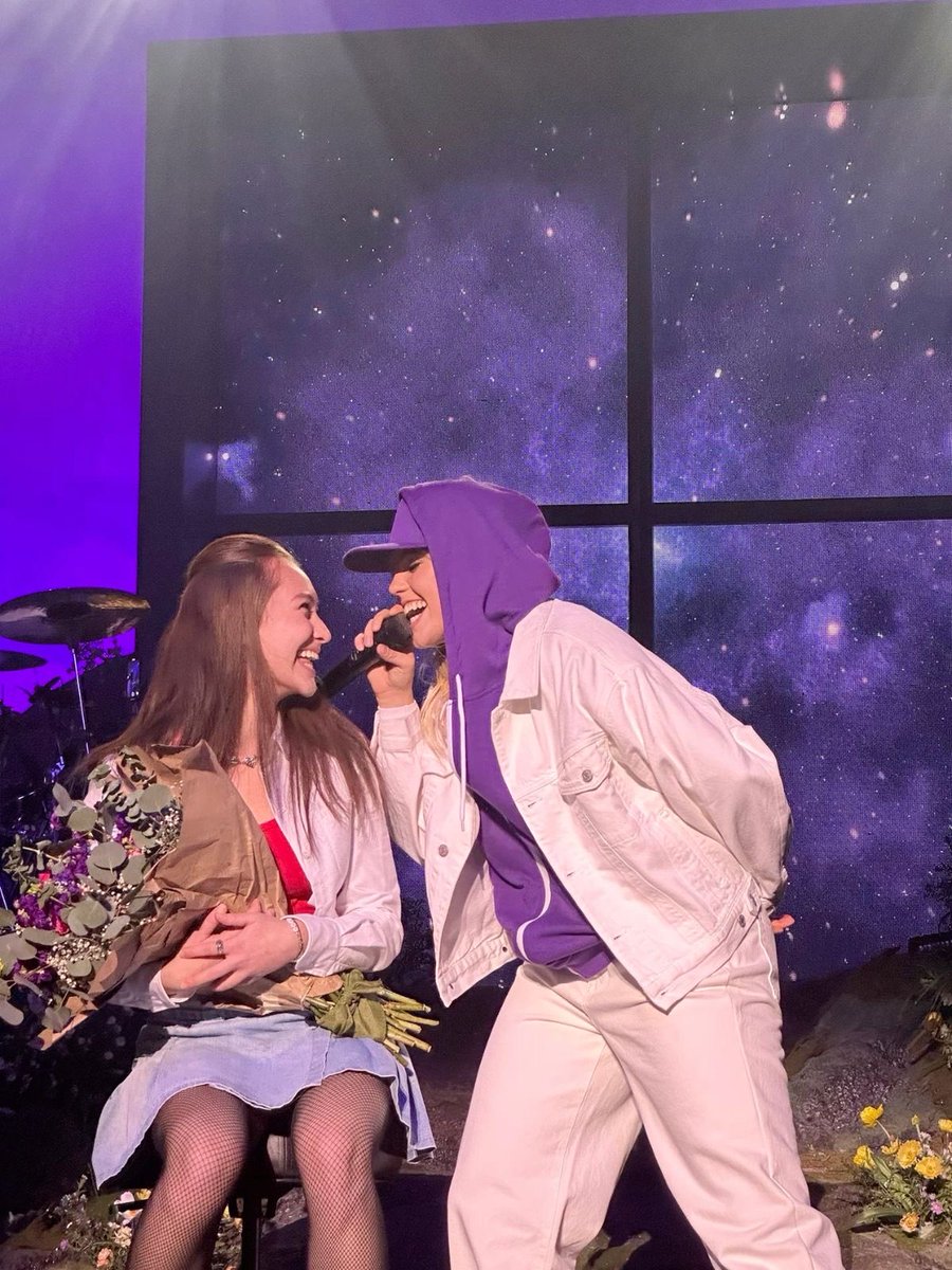 bella ★ MET RENEÉ tweet media