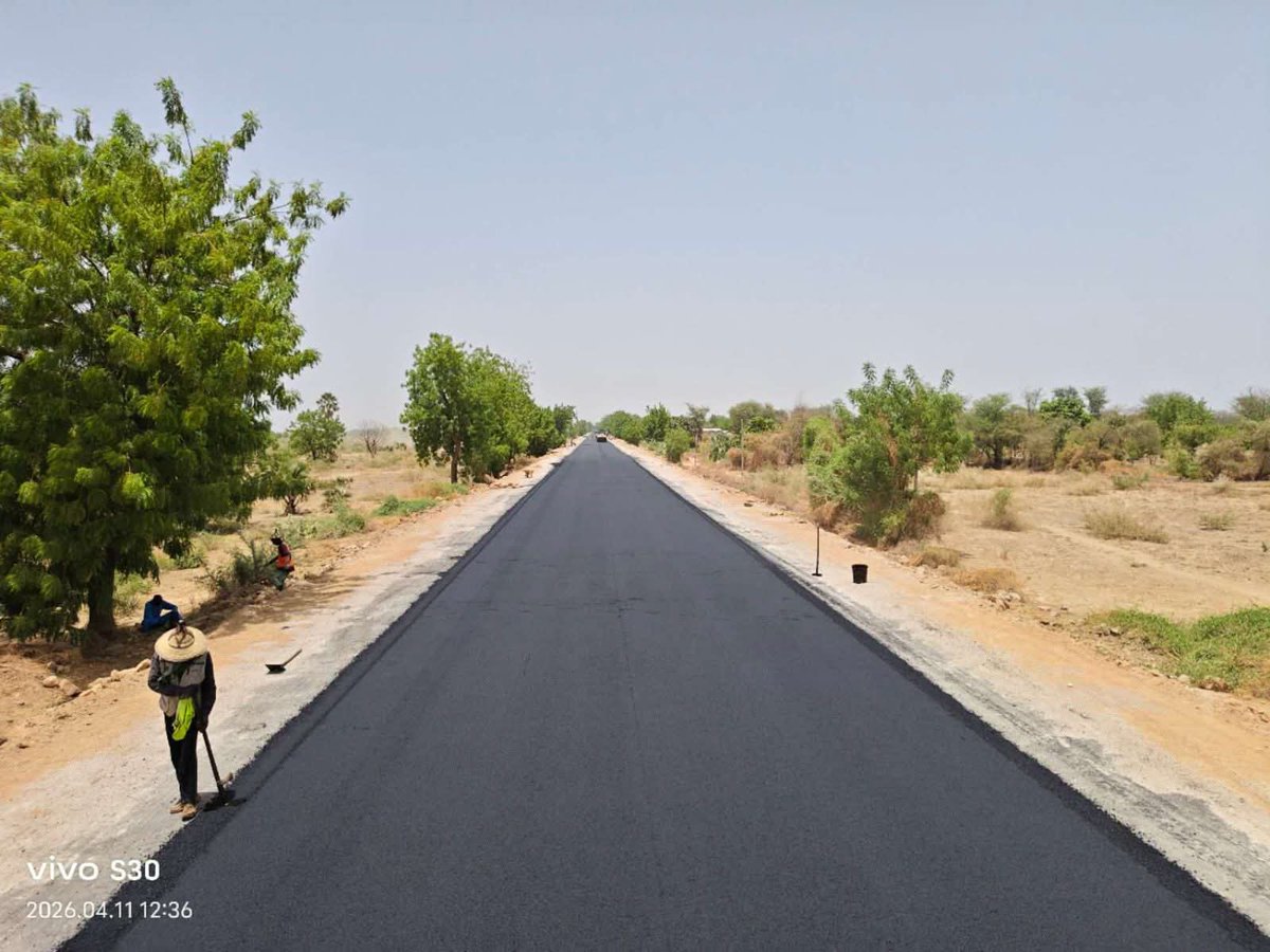 TheCameroonianZ's tweet image. Construction de la section Bogo-Guirvidig (Extrême-Nord #Cameroon) : 

Tout le linéaire est désormais recouvert de béton bitumineux.
