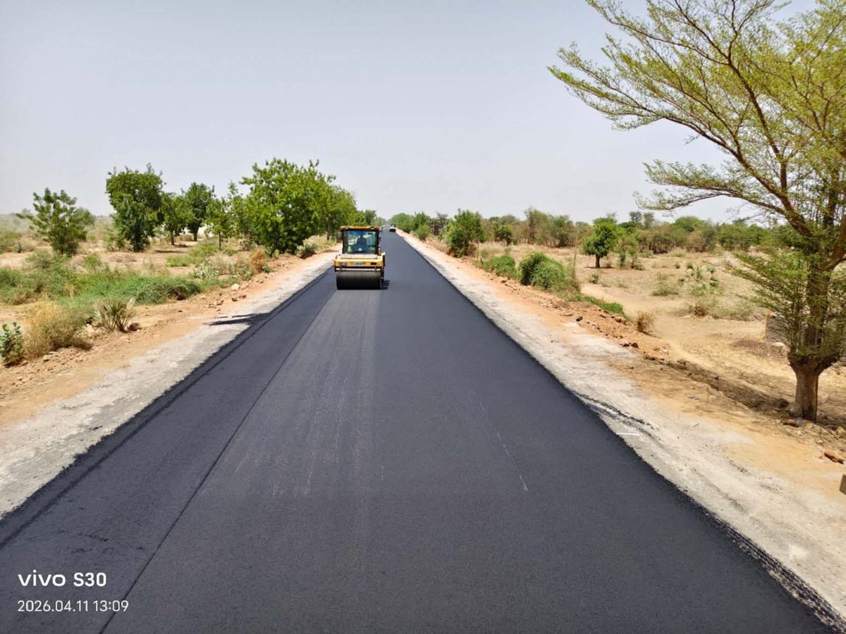 TheCameroonianZ's tweet image. Construction de la section Bogo-Guirvidig (Extrême-Nord #Cameroon) : 

Tout le linéaire est désormais recouvert de béton bitumineux.