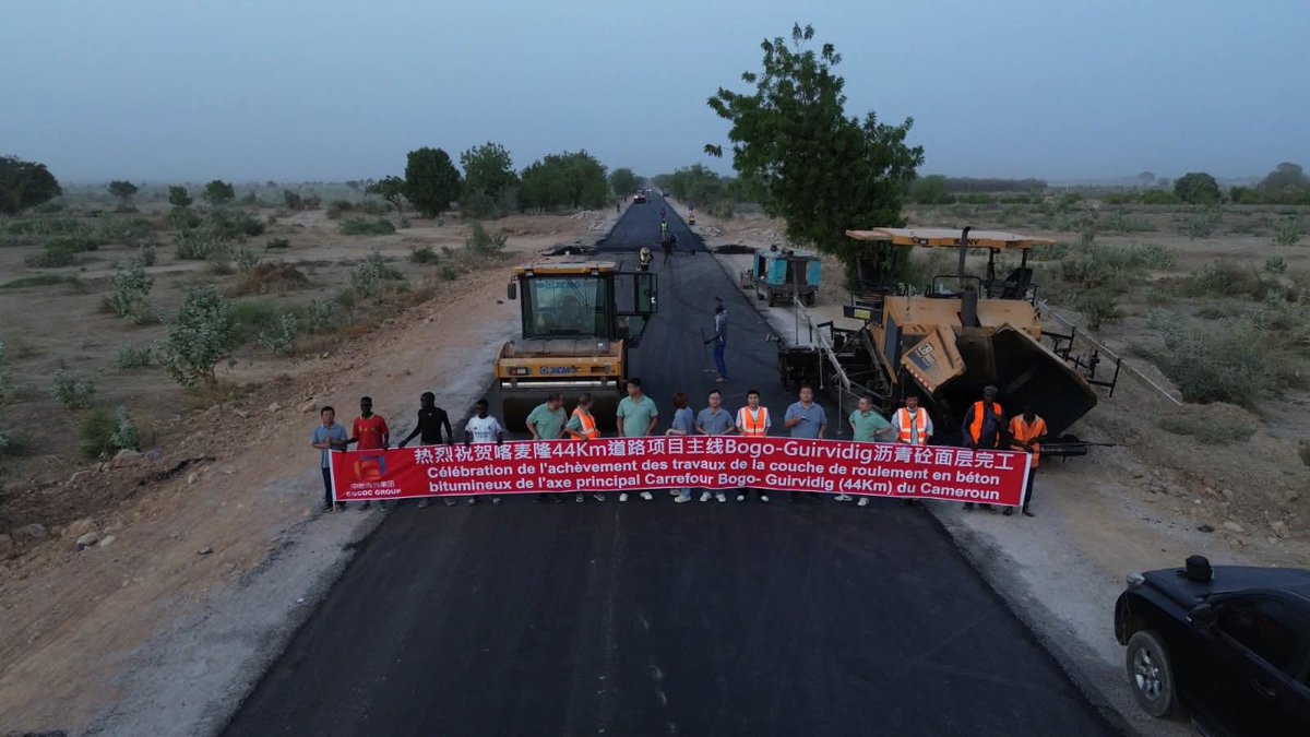 TheCameroonianZ's tweet image. Construction de la section Bogo-Guirvidig (Extrême-Nord #Cameroon) : 

Tout le linéaire est désormais recouvert de béton bitumineux.