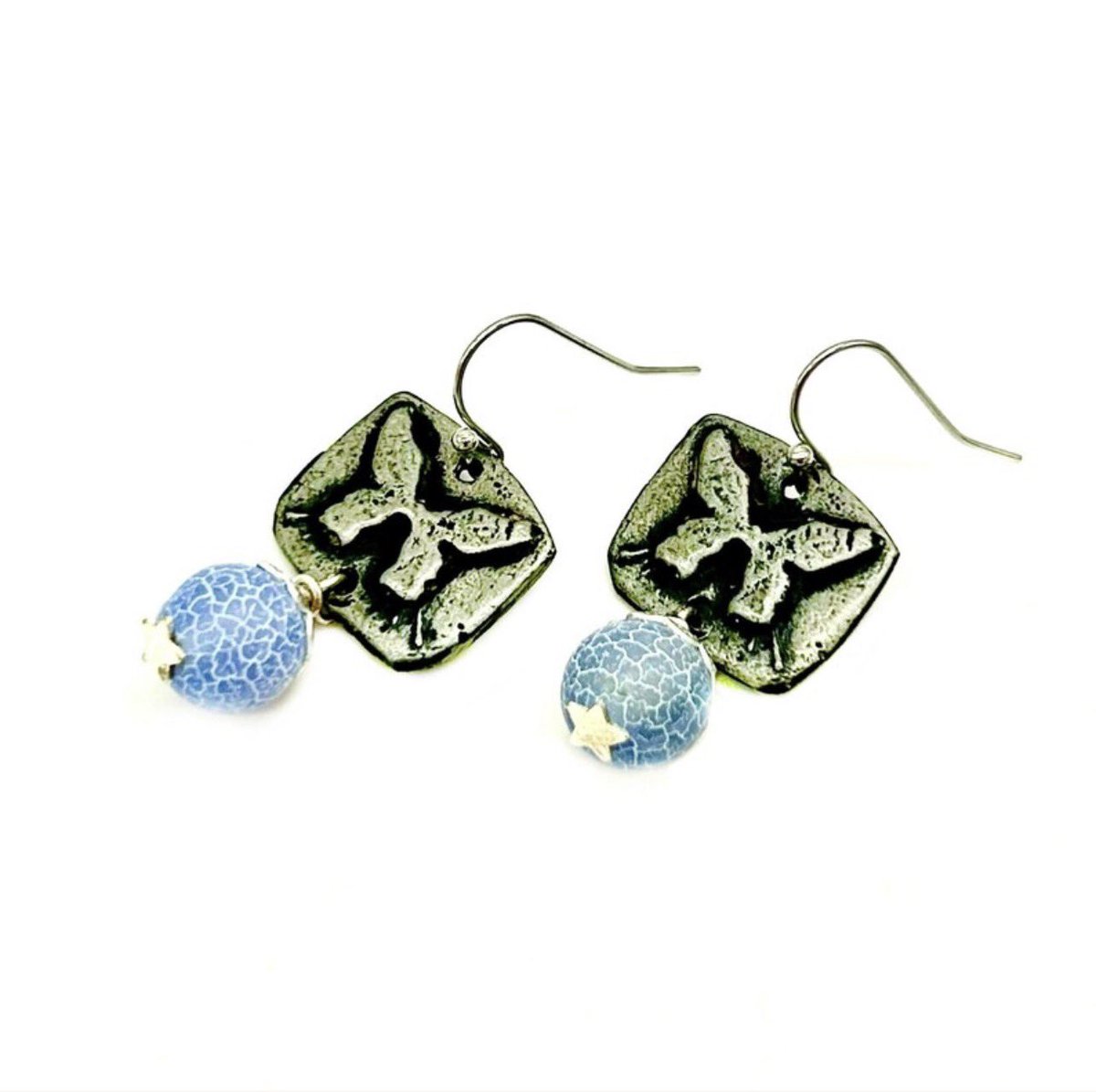 ZenCatPottery's tweet image. Handmade lead, free, pewter, charms with periwinkle blue agate beads
etsy.com/listing/437172…
#Earrings #SpringEarrings #SummerEarrings #MothersDayGift #HandmadeEarrings #HandmadeJewelry #ButterflyEarrings