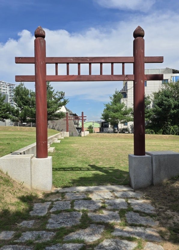 hana shin tweet media