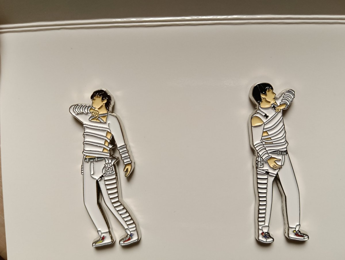 私の所にもREDOCEANグッズが届いた🫰
東方神起×日産スタジアムに行く準備が整いつつある🫰
このニコイチピンズめちゃくちゃ細かくてスニーカーに赤と黄と青の色が入ってるのを見てテンション上がったw👟