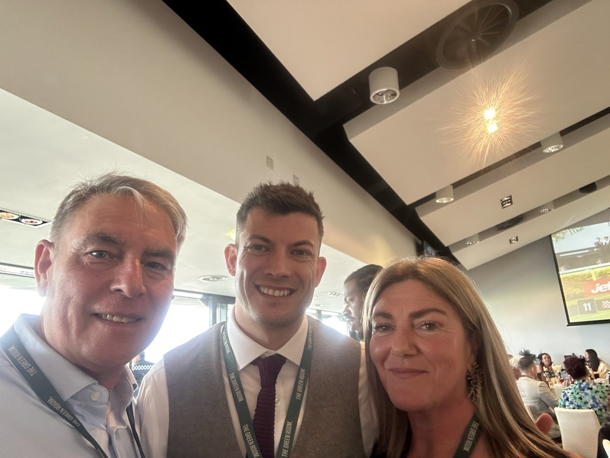 HonestFrank's tweet photo. Look at people loving life here @AintreeRaces 

But the big question @AP_McCoy … do you have another song - other than Mr Brightside - in the locker!? 🐎 🎙️ 🎶 
 https://t.co/kYzPoCu36P