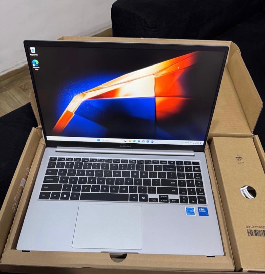 Val_Gadget's tweet image. Tag someone to get you a laptop