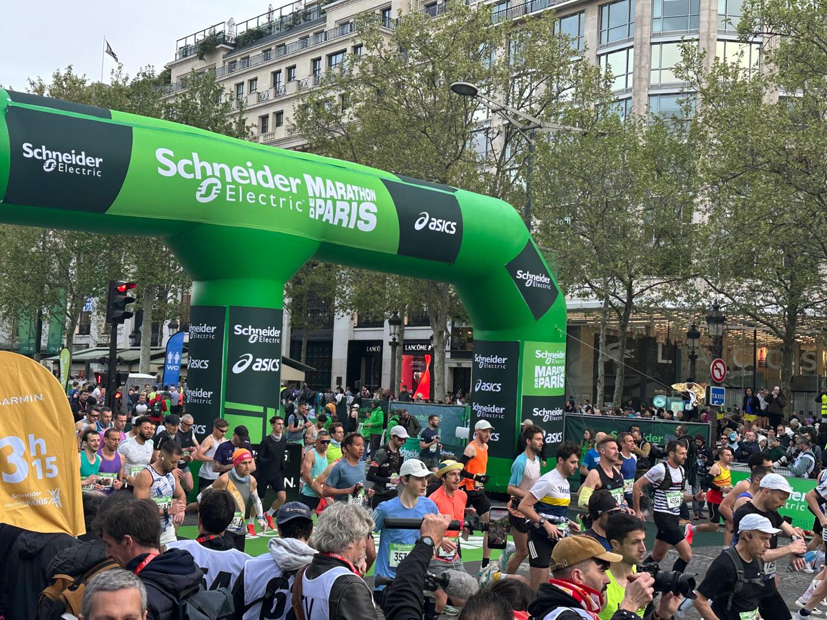Top départ du #MarathonDeParis sur la plus belle avenue du monde ! 🏃‍♀️🏃‍♂️

Fière d’accueillir cet événement sportif exceptionnel dans notre 8e arrondissement.

Les Champs-Élysées vibrent avec vous ce matin. 

Bon courage à tous les courageux athlètes pour ce beau défi ! 🏅

#Paris8