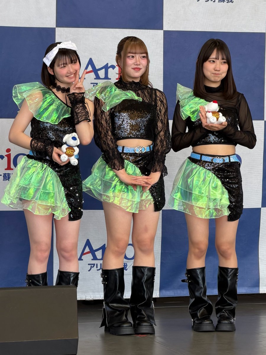 okesahoto0127's tweet photo. @nana_repidoll ライブ楽しかったー！！！
七色カンバス好きすぎるし、yes,Do itは思い入れ強い曲だし、最後のドリエンは安定の神曲なんだよなぁ〜
わざわざ千葉の蘇我までありがとうございました！！！
新衣装もかっこいいけど、かわいいが勝ってたかもー！！ https://t.co/Z7yLtekSBW