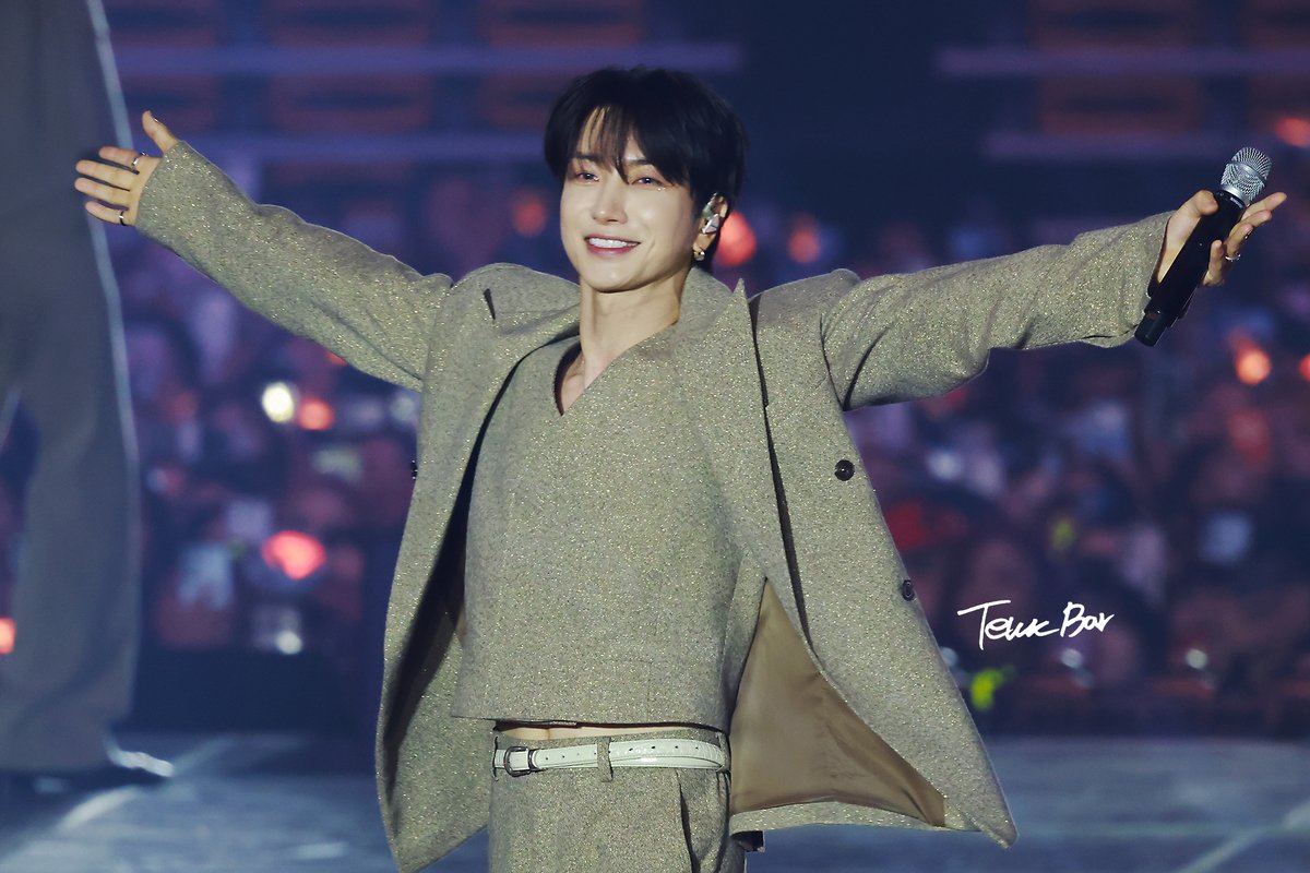 TeukBar's tweet photo. 260405 SUPER SHOW 10 SJ-CORE in SEOUL DAY3

늘 고맙고 사랑한다 🫶 
오늘도 좋은 하루되세요

#이특 #LEETEUK 
#イトゥク #利特 
#슈퍼주니어 #SUPERJUNIOR
@special1004
#SUPERSHOW10_SJCORE #SUPERSHOW10 https://t.co/5GxzENf8Z3