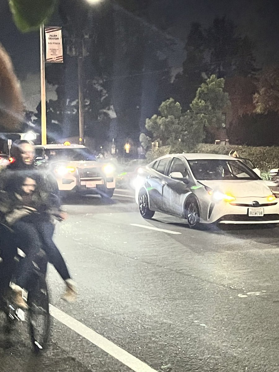 CJReilly33's tweet photo. Accident on Rosecrans near Castillon. Officer already on the scene and everyone seems ok, except for the car horn that won’t stop. @LaMiradaBlog https://t.co/pQiODaGFrI