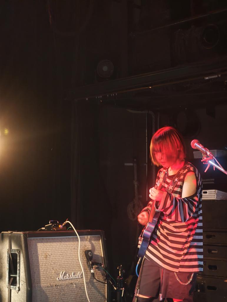 teppe3o3's tweet image. sidenerds！おれ的テンション爆上がりポイントは、ねぎしのはんがSYAYOSのTシャツで登場したシーン！昨日の下北で仲良くなったのか？嬉しい。
sidenerds×SYAYOS の激エモ対バンが見れる日が近い？頼んます！！！
新曲も聞けた！
#シンクロニシティ
#sidenerds