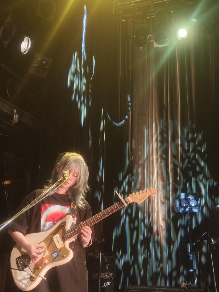 teppe3o3's tweet image. sidenerds！おれ的テンション爆上がりポイントは、ねぎしのはんがSYAYOSのTシャツで登場したシーン！昨日の下北で仲良くなったのか？嬉しい。
sidenerds×SYAYOS の激エモ対バンが見れる日が近い？頼んます！！！
新曲も聞けた！
#シンクロニシティ
#sidenerds