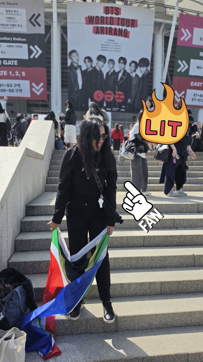 roh_de_si's tweet photo. #BTS #BTS_ARİRANG_Goyang_D3 
#whatisyourlovesong #BTSARMY 
#SouthAfrica #SARMY 
Story of the travelling flag continues! https://t.co/8l4ODGljV3
