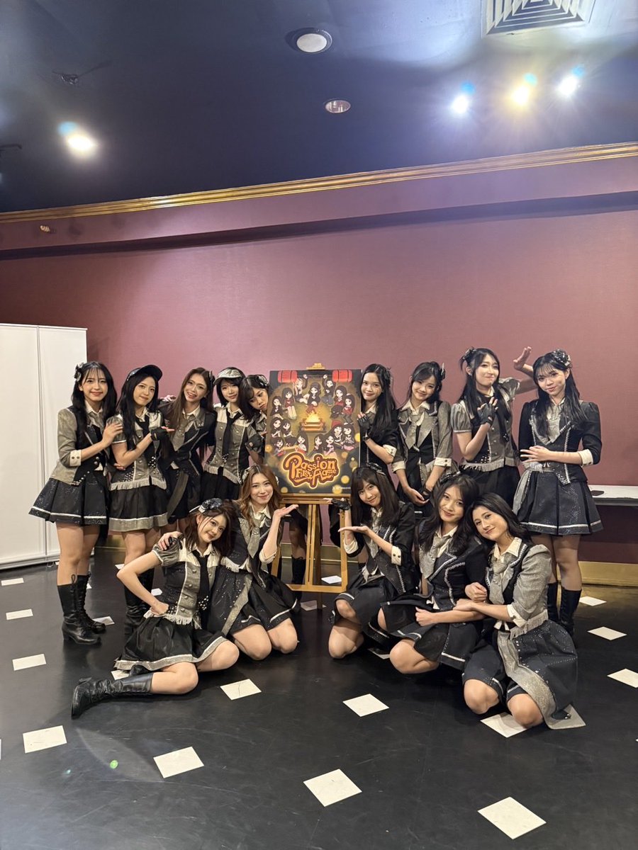 A_MutheJKT48's tweet image. Kemarin jadi langkah awal untuk perjalanan team Passion🔥 Terima kasih untuk semua energi dan dukungannya! Semoga ke depannya kita bisa terus kasih yang terbaik bareng kalian yaa! #Passion200PercentJKT48 #GuePassion