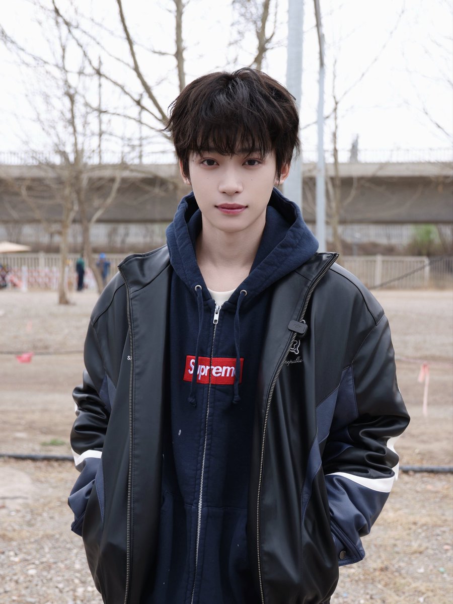 ZiYuOfficialFC's tweet photo. 12042026 ZIYU  STUDIO WEIBO UPDATE

Today’s tour guide is top-tier!

Original Link：https://t.co/mA7TDBr7Pj

#ZiYu #梓渝 #SpeedyLittleFish https://t.co/oDRnWWSqrd