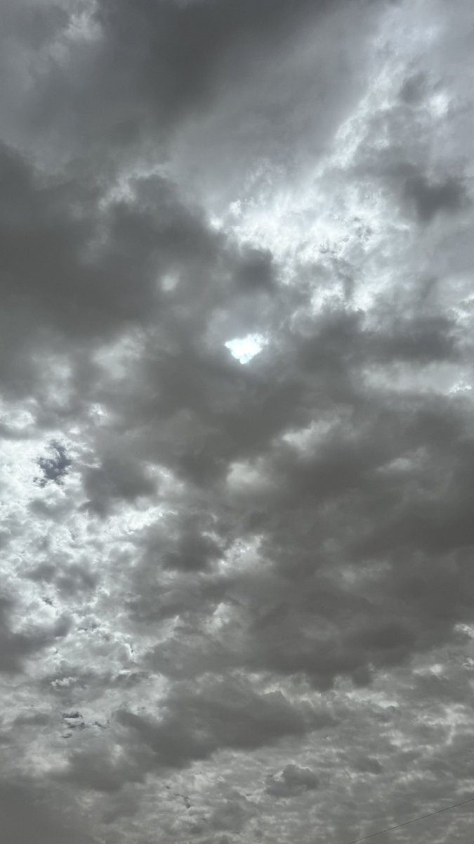 il979x's tweet photo. غيوم اليوم مبهجة جداً 🤍🩵 https://t.co/6IUvn4jnom