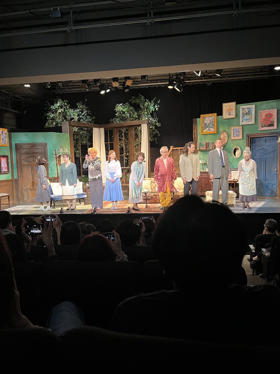 Thank you!
第二回公演
HAY FAVER
花粉熱

俳優座派生ユニットの第二回公演。花粉熱とは面白いタイトルで、お話しの中心になるブリス家の人間はどれも面白く熱のかかった様な芝居じみた生活をしている。そのブリス家に招かれた客人たちの奮闘はとっても滑稽で面白い！