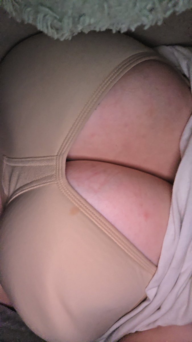 bisyours's tweet photo. lazy day 😴😴

#nsfwtwt #chubby #tits #attentionwhore #dmme https://t.co/IuXEXufTyU