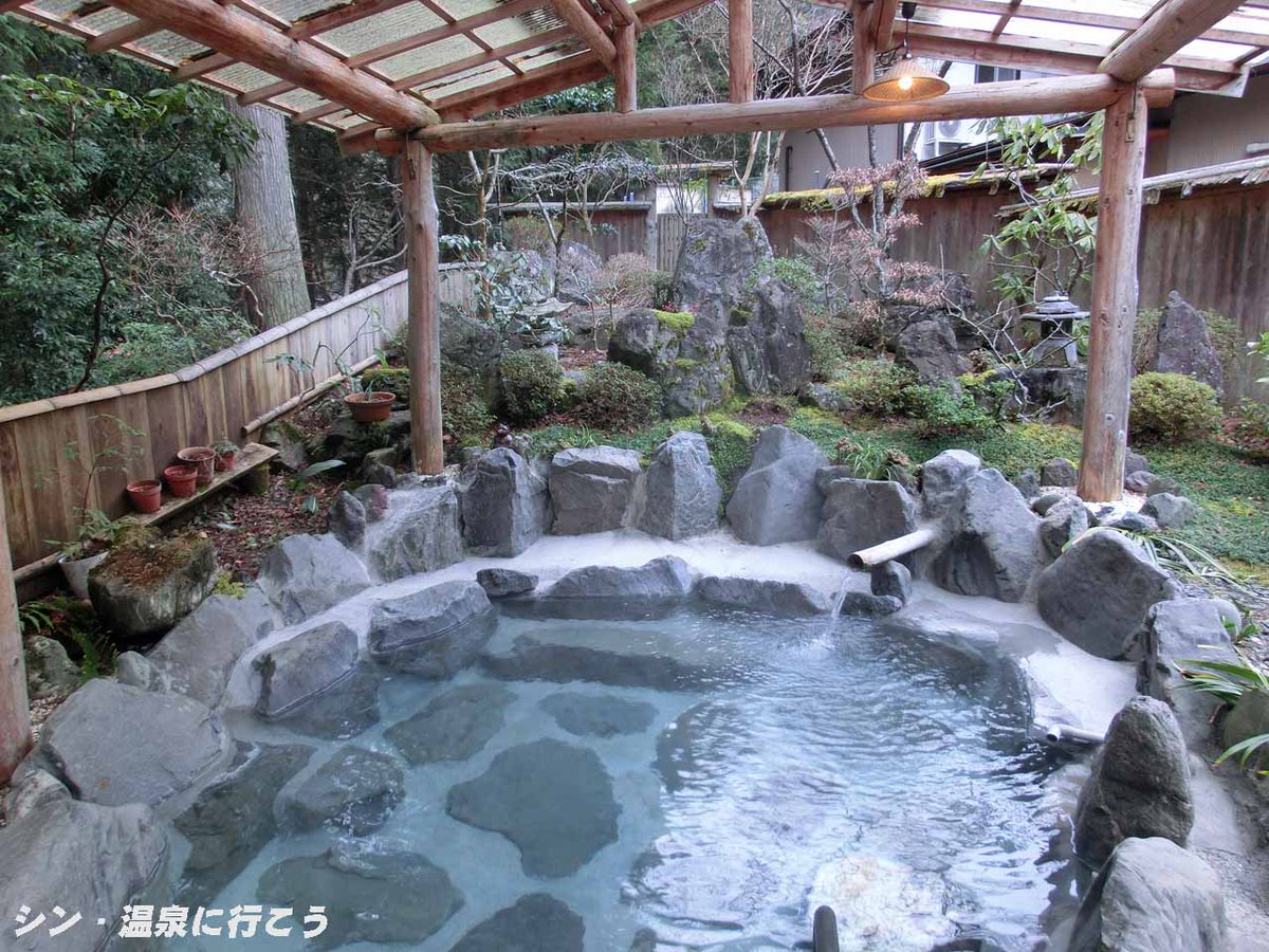 onsen2ikou's tweet photo. #静岡県 #静岡市 の #温泉民宿 の #コンヤ温泉 #大野木荘 です
内風呂は浴槽がひとつで、オーバーフローしていました
お湯は無色透明無味無臭で、つるつる感がかなりあり、灰色の湯の花もありました

詳細はHPで：
https://t.co/gak8iGGoyJ
https://t.co/s7JLdsfYW4

#温泉 #温泉に行こう #静岡の温泉 https://t.co/TLPovrCI3u