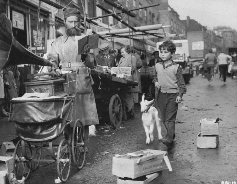 Lost___London's tweet photo. Petticoat Lane Market, London E1, 1955 https://t.co/hhauLNvcEl