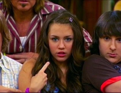 JUSTIN DICIENDO TENEMOS A MUCHA GENTE MIRANDO DESDE SUS CASAS. 
ME ESTAS HABLANDO A MI? #bieberchella