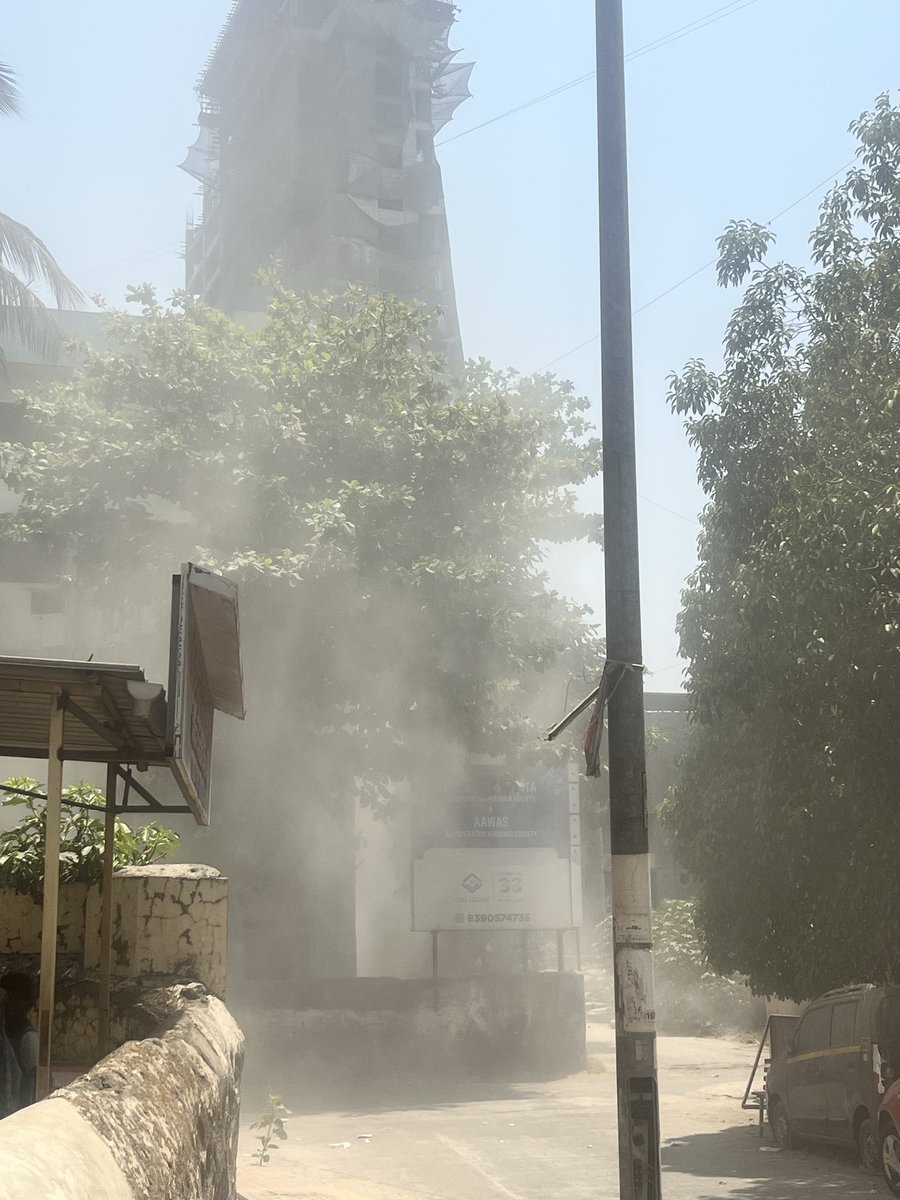 tejasbobade46's tweet image. Yaar Yeh Automotive Industries Ke Wajhase Itna Pollution Hota Hai na🤦🏻‍♂️
#airpollution #indian #indiangovernment #E20 
@KDMCOfficial @CMOMaharashtra