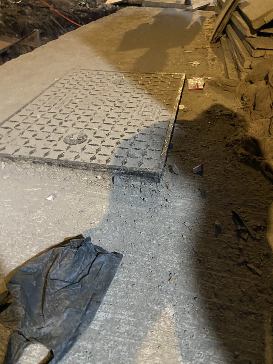 DevkarMegna's tweet photo. @mybmcWardHW who is accountable for such poor work? Despite repeated requests to fix broken drainage and water pipes, the contractor has shown no response. No official from the H West ward has visited or inspected Chimbai Road, Bandra West. @TawdeRitu @bandrabuzz @richapintoi https://t.co/96xmV6pHgp