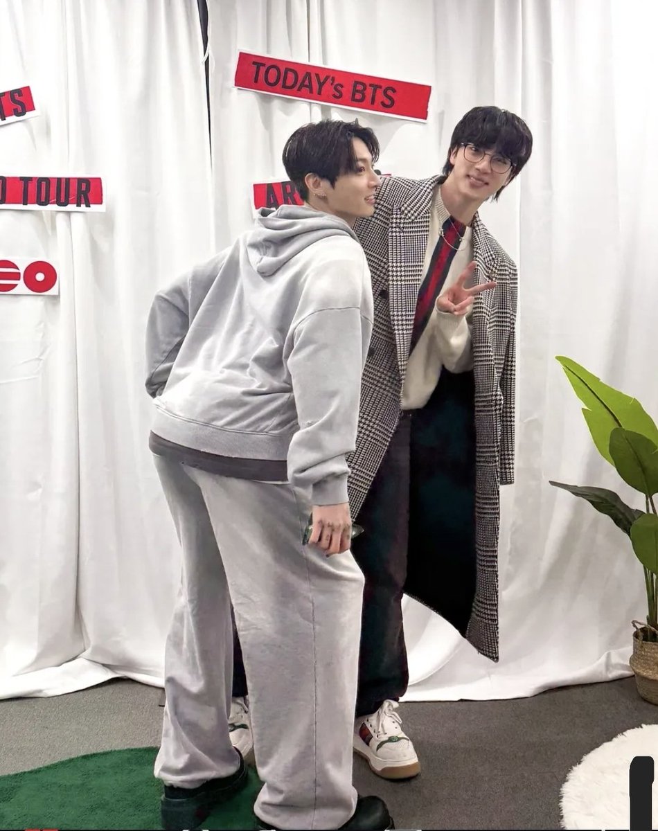 Jungkook Jine pickmesu durusu yapmis kanim dondu