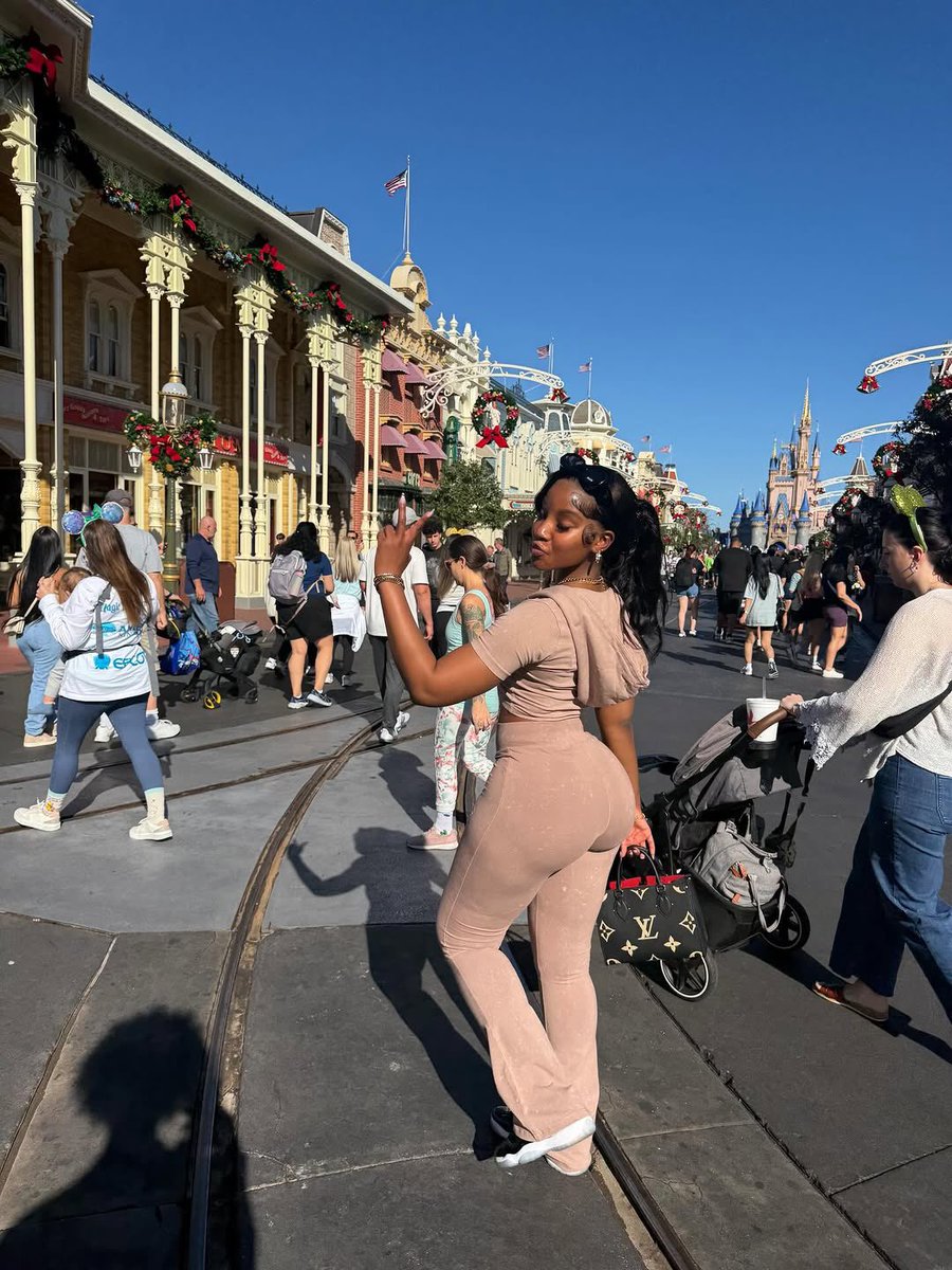 Kelly🍫 tweet media