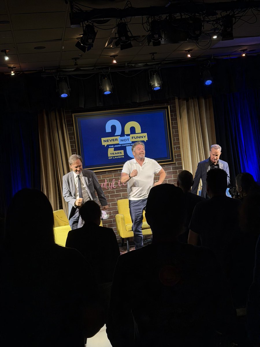 NeverNotFunny's tweet photo. Time for some late night calisthenics with Dave Holmes! 💪 Join us at https://t.co/F7fVBVFBOx https://t.co/P0k3batgAV