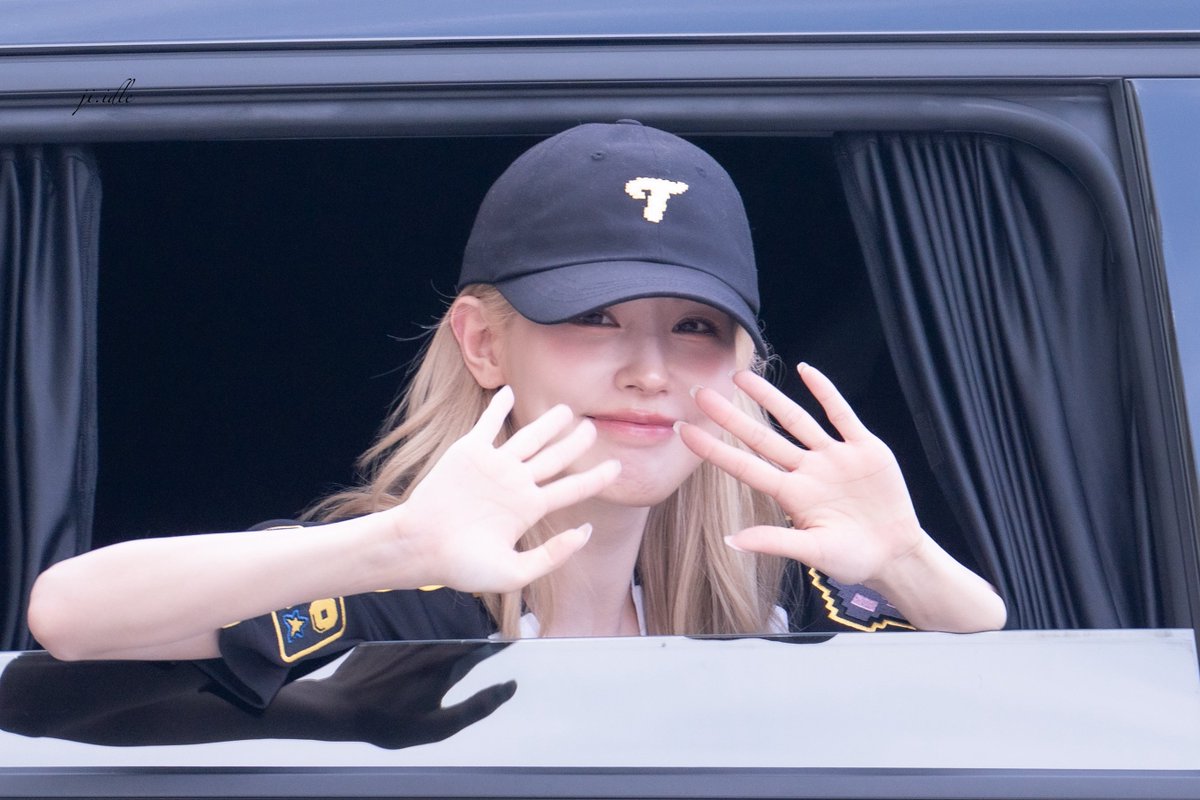 ji.idle💜❤️ tweet media