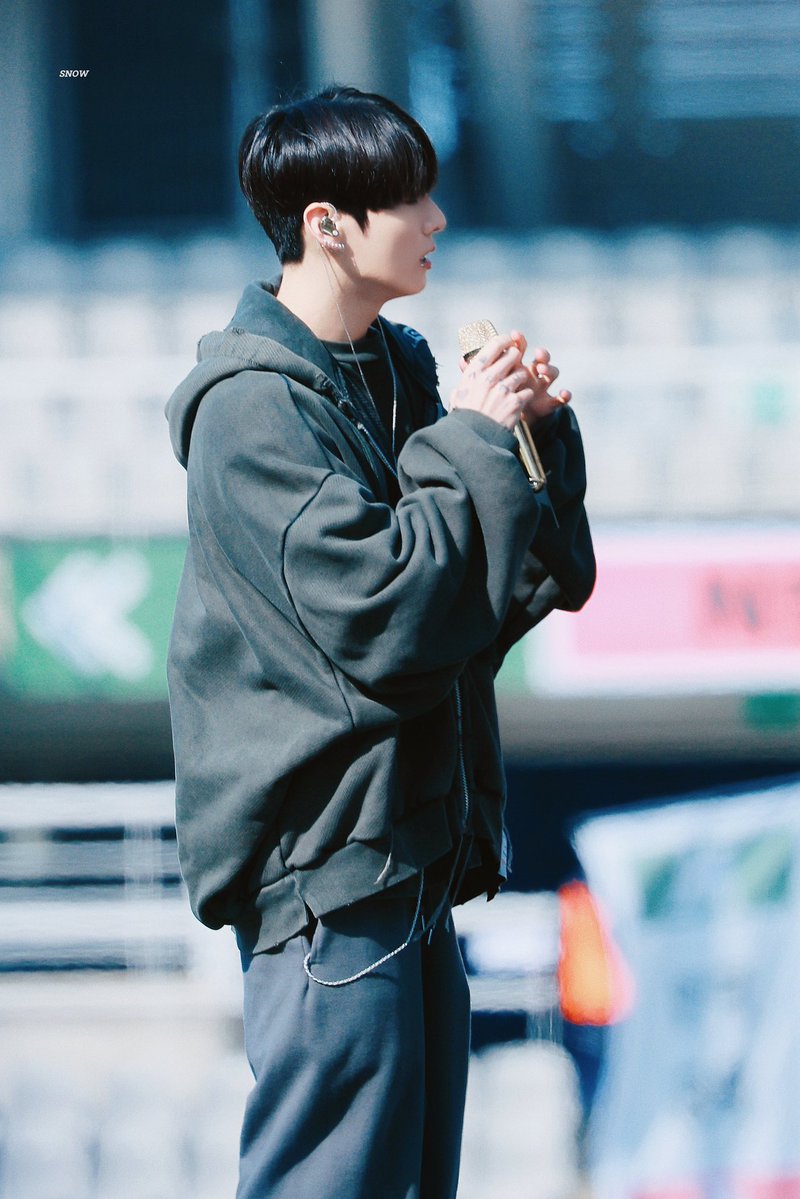 SNOW.🐾 tweet media