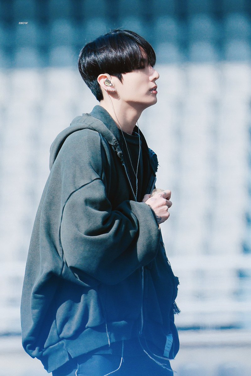 SNOW.🐾 tweet media