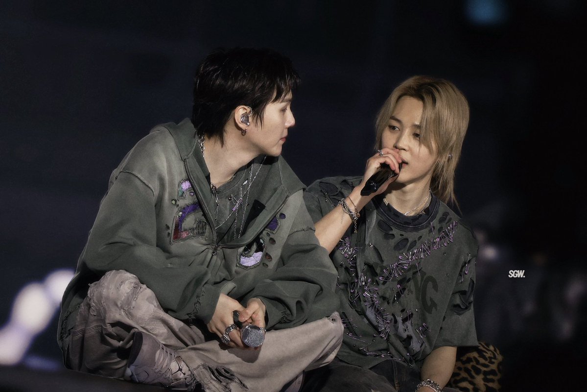 ann⁷ is seeing bts ( •᷄ɞ•᷅) ⊙⊝⊜ tweet media