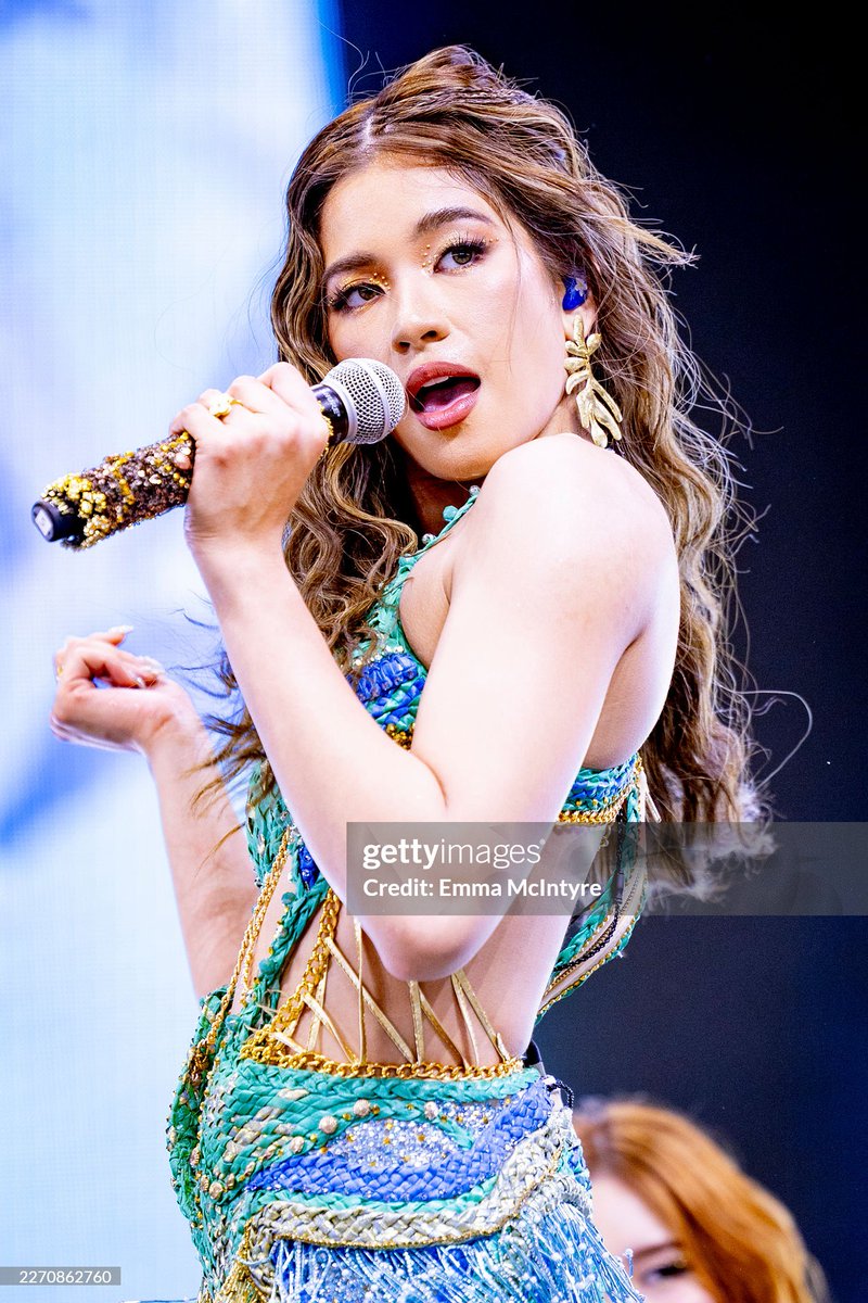 aphroditeholic's tweet photo. PERFORMER AIAH 🔛🔝 https://t.co/RaLCr4aO5S