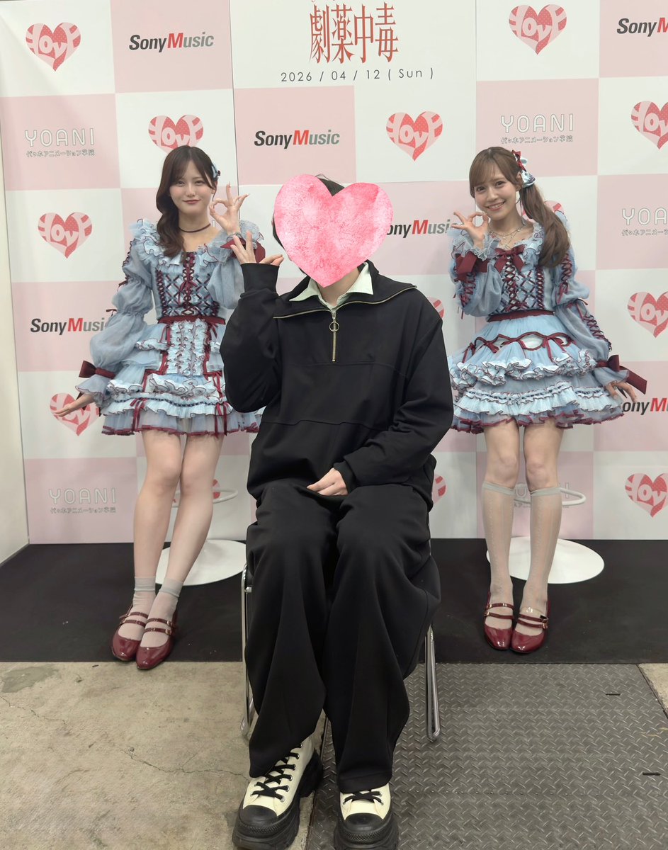 peruri_0117's tweet photo. 諸松さとみ！
すっごい可愛かった記憶はある。
一瞬すぎて何が何だか。
※焦って指間違えたよ

#髙松瞳 #諸橋沙夏 #イコラブ #スリーショット https://t.co/w91By0m8DG