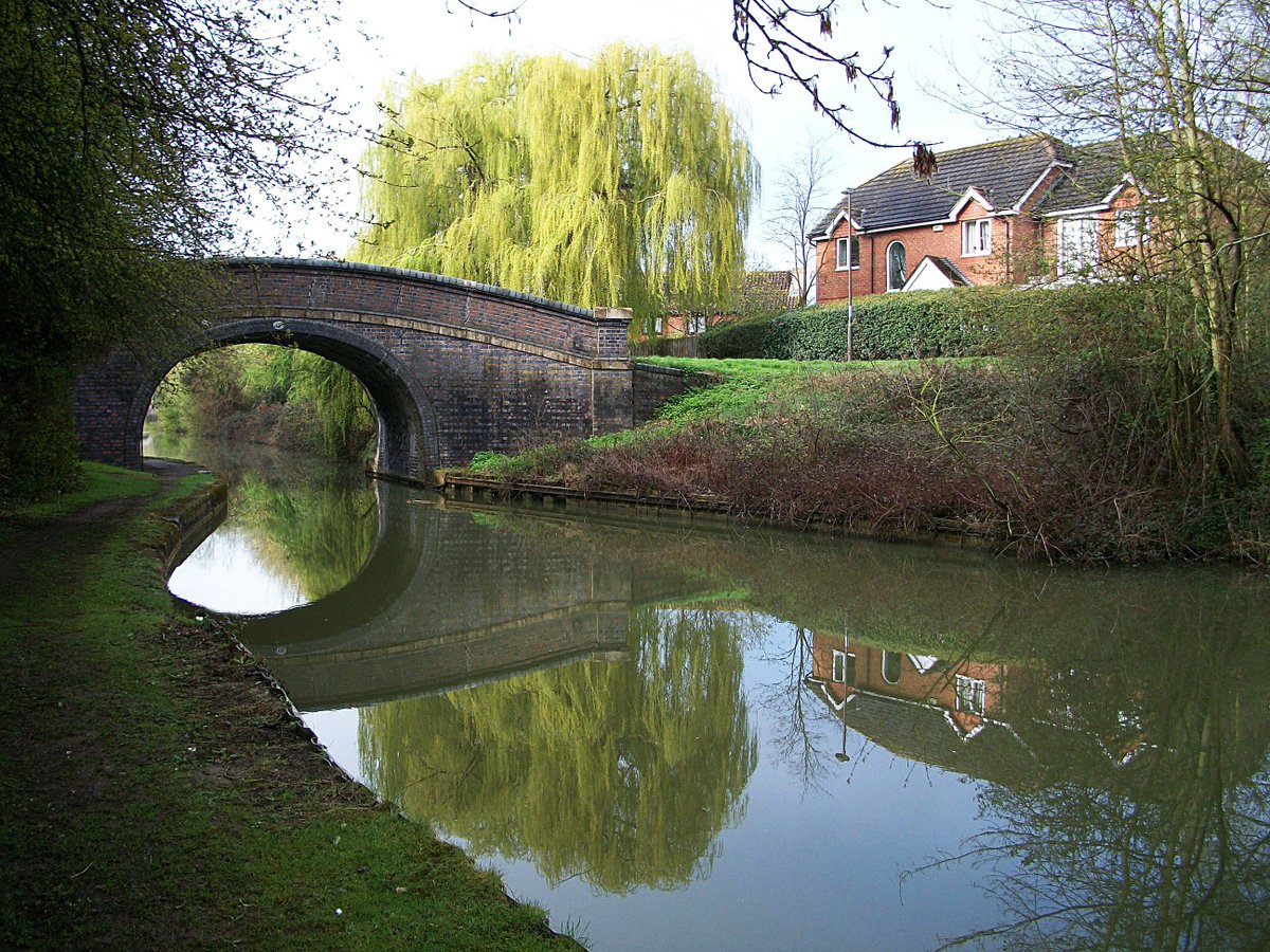 retired_tom's tweet image. My photos from #April 2012

@CanalRiverTrust #GrandUnionCanal #MiltonKeynes #MK #Bridge #Reflections 

#Canals &amp;amp; #Waterways can provide #Peace &amp;amp; #calm for your own #Wellbeing #Lifesbetterbywater #KeepCanalsAlive