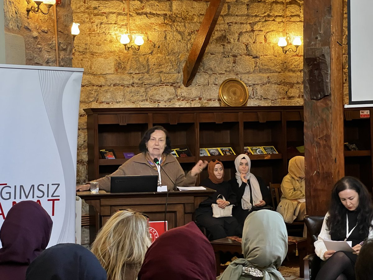 ahtemkutuphane's tweet photo. Doç.Dr.Tuğba Renkçi Taştan yönetiminde, Prof. Zeynep Sayın, Beral Madra, Prof. Ruhi Konak, Prof. Fatih Özkafa, Doç. Mustafa Uğur Karadeniz’in katılımıyla “Türk İslam Sanatlarında Estetik Kaygı ve Özgünlük: İslam Estetik Düşüncesi” programı gerçekleşti. https://t.co/gBl6v8IIDC