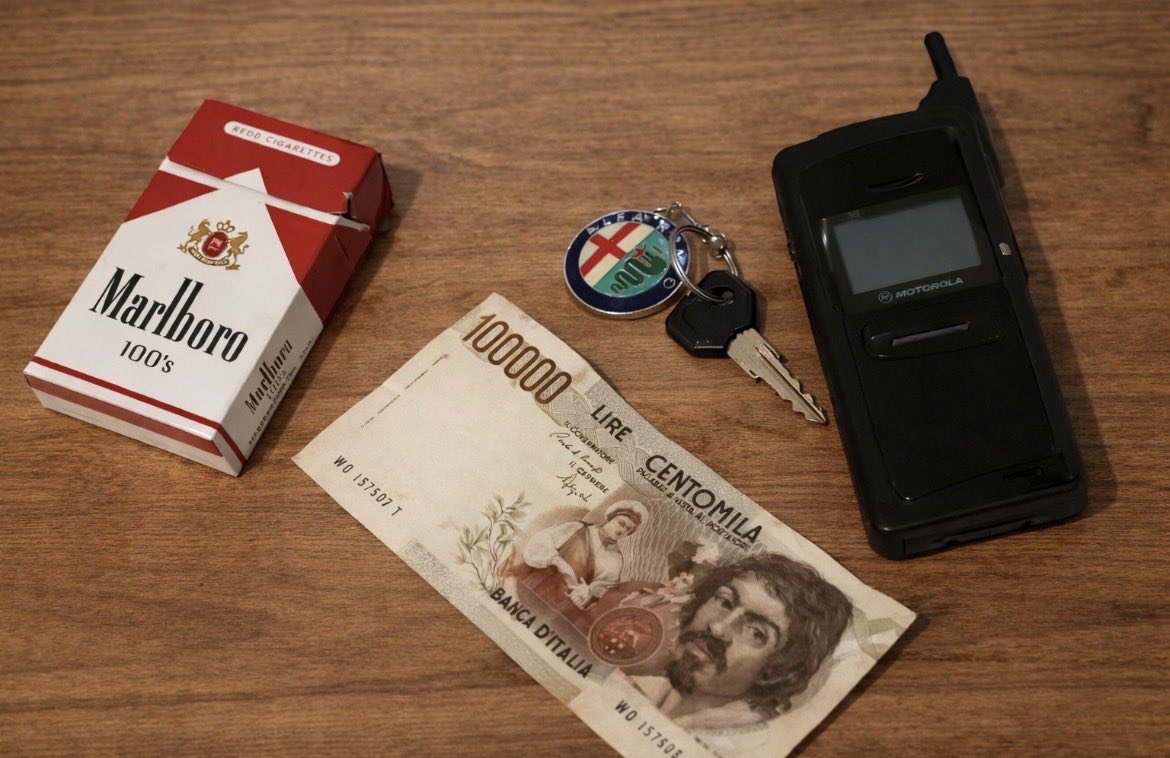 Ti ricordi quando bastava questo?

100.000 lire.
Un telefono che faceva solo chiamate.
Le chiavi di casa in tasca.

Niente ansia.
Niente notifiche.
Niente confronto continuo.

Eravamo ricchi.
Ma non lo sapevamo.

Dimmi la verità:
oggi stiamo davvero meglio?