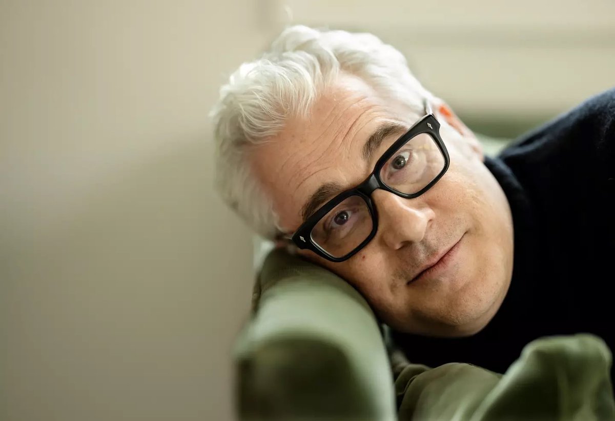 siri pause tweet media