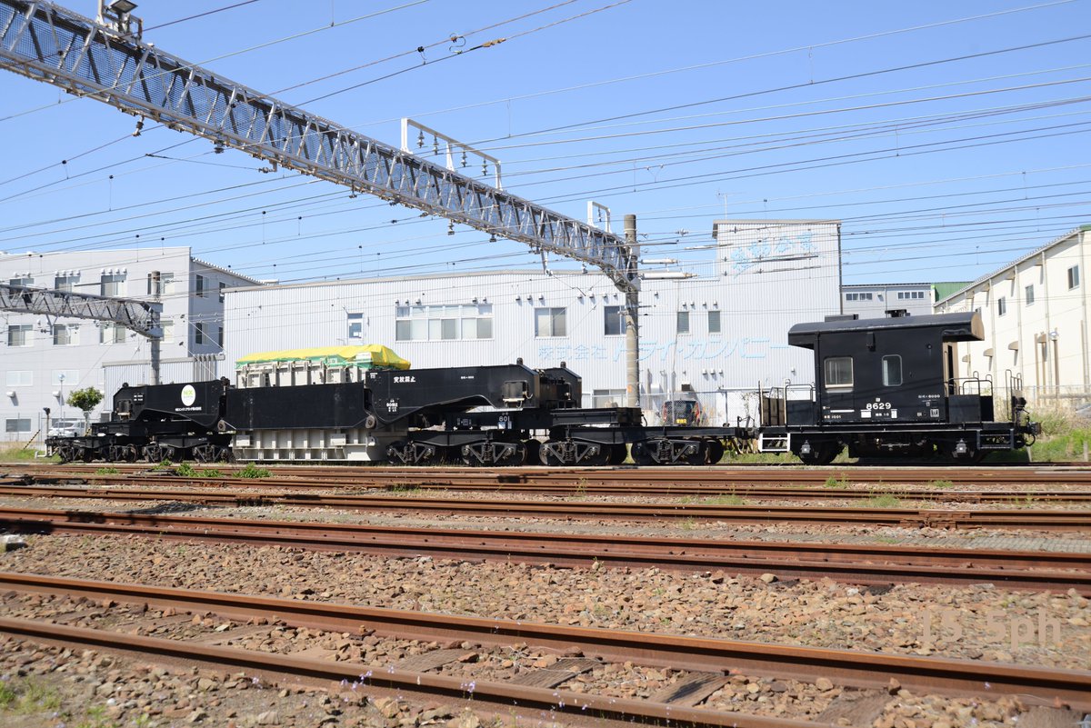 15_5PH's tweet photo. 2026.4.11
特2＠沼津
EF210-359
ヨ8629
シキ801B2C(沼津→越谷タ 変圧器117t)

最近の明電舎製変圧器は、すっかり板に付いてきた感のあるC梁輸送になりました。(B梁に懐かしさを覚えつつ)
どの形態も甲乙つけがたいですが、梁で荷が隠れてしまうのは少々惜しい気持ちもあったり無かったりします。 https://t.co/tGmkudSyjv