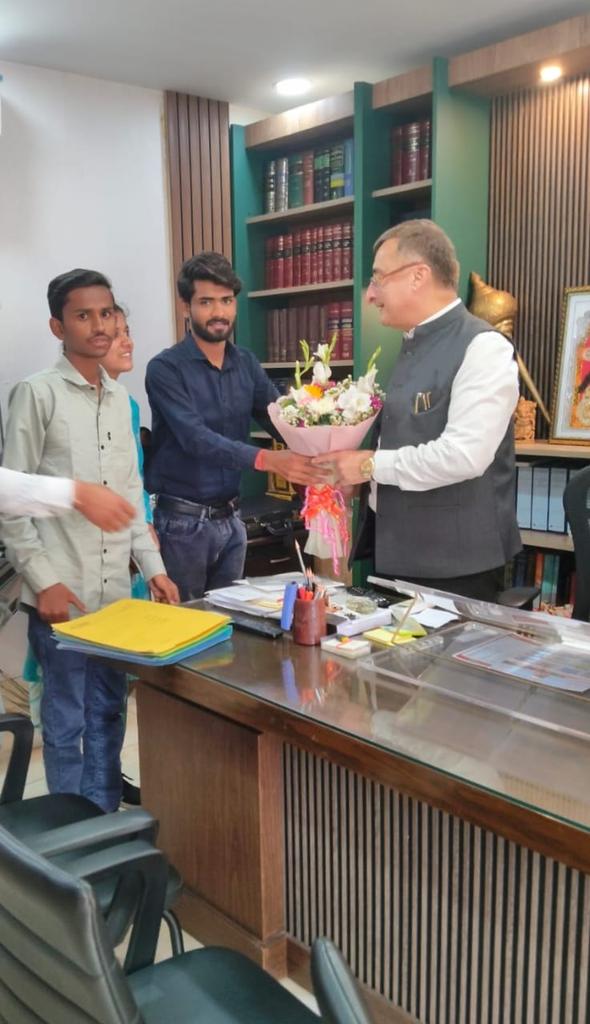 हम 9300 जन सेवा मित्रों की सहयोग के लिए माननीय <a href="/VTankha/">Vivek Tankha</a> ji आपका आभार एवं धन्यवाद,
हम सभी को पूर्ण रूप से आशा व विश्वास है कि आप हमारी मदद अवश्य करेंगे और रोजगार दिलाएंगे।।

 #जनसेवा_मित्रो_को_बहाल_करो 
<a href="/DrMohanYadav51/">Dr Mohan Yadav</a> 
<a href="/ChouhanShivraj/">Shivraj Singh Chouhan</a> 
<a href="/MRNTainguria/">Mayank Ram Narayan Tainguria</a>