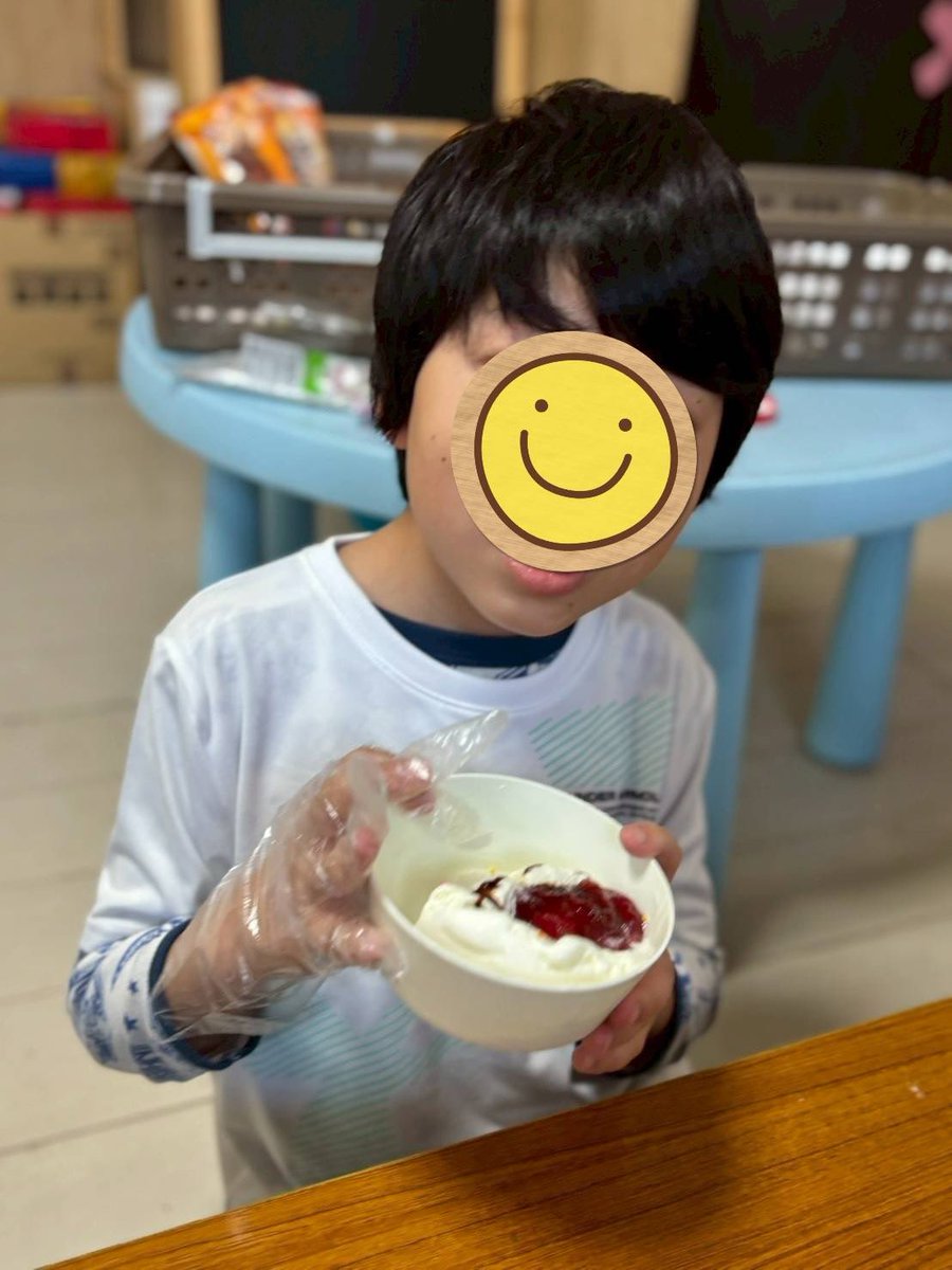 firstdream_04's tweet photo. ⭐️西小松川教室⭐️
2026.4.12(日) 
『アイスクリームの歴史』🍨
みんなでアイスクリームの歴史についてクイズ形式で学びました！ユニークな答えも出て盛り上がり、最後は実際にアイスを食べて文化に触れました😊

▽ファーストシーンドリームの詳細はこちら！
https://t.co/ulHT0DkIlx

#放デイ #文化 https://t.co/w92jGtAJgJ