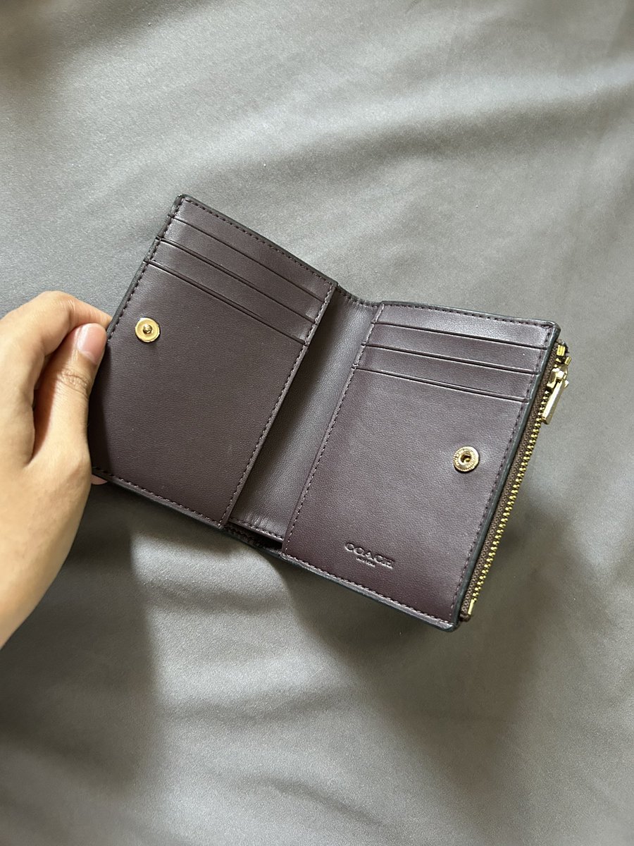 melodykittymiss's tweet image. ˚˳⟡ ฝากขาย 🧁🎀

🖐🏻🍧 ส่งต่อ Coach wallet มือสอง 1,290 บ. ส่งฟรี 
ใส่บัตรได้หลายช่อง มีช่องจุเหรียญ พกพาง่าย สีสวยมากก ลดได้ ❗️ขอดูเพิ่มเติมได้ค่ะ 🧚🏼‍♀️

dm ✿ ⵓ @readdd5 🐰

#coach #coachthailand #ส่งต่อCoach #ส่งต่อกระเป๋า #coachbag #กระเป๋ามือสอง #ส่งต่อของแบรนด์เนม